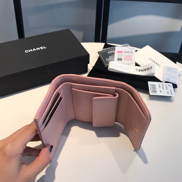 シャネル財布着用イメージ